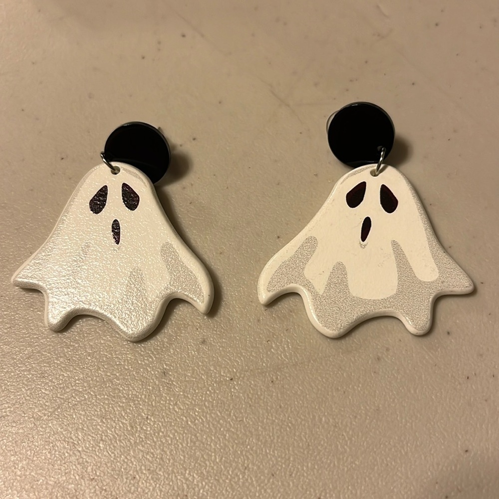 Bought out a boutique ghosts for Halloween brand new never been worn